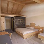 Kleines Zirbelhotel - üf Hotel 4*